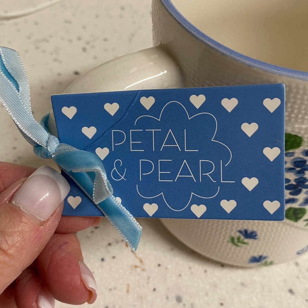 NWT.  Set of 2, Petal and Pearl, 24oz., ceramic mugs. - Picture 4 of 15